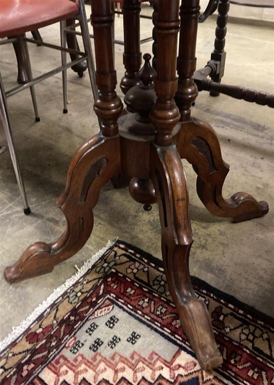 A Victorian circular specimen wood tilt top tea table, 72cm diameter, height 72cm